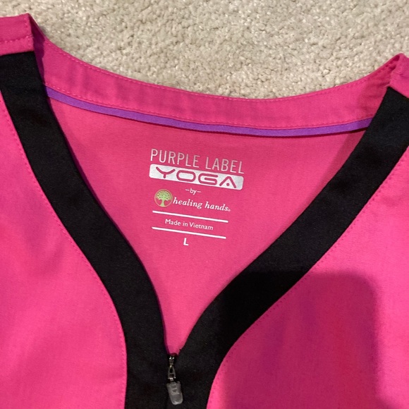 Healing hands scrub top shocking pink - Picture 2 of 2